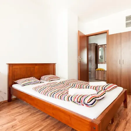 Stellar Aparthotel 3*